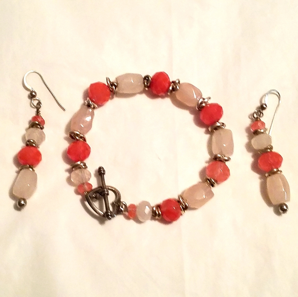 Pretty bracelet and earring set
